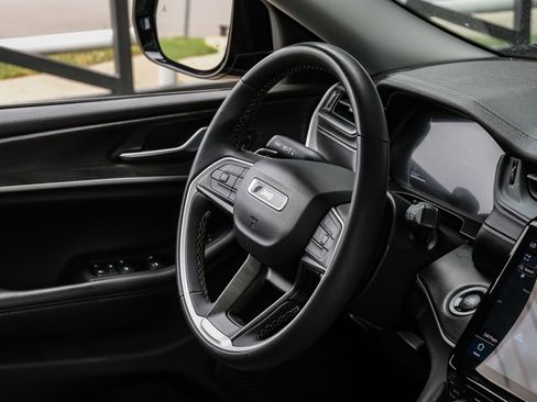 Used 2023 Jeep Grand Cherokee L Limited image 25