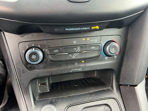 Used 2017 Ford Focus SE image 25