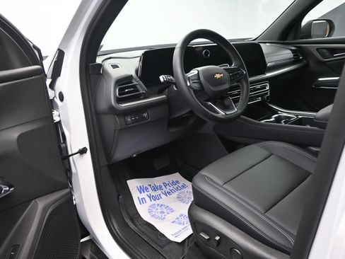 New 2026 Chevrolet Traverse LT w/ Driver Confidence Package FWD image 9