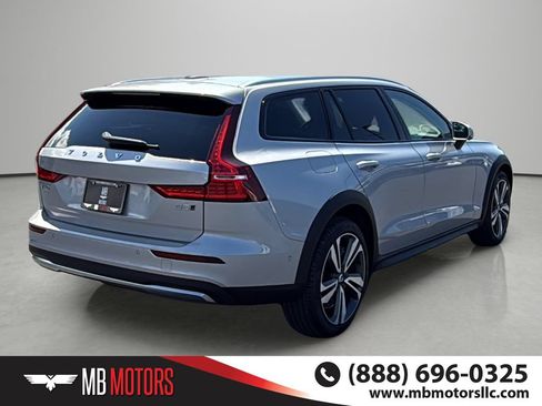 Used 2025 Volvo V60 B5 Cross Country Plus AWD/4WD image 4