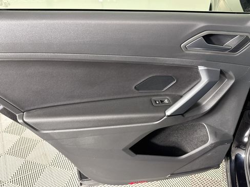 Used 2019 Volkswagen Tiguan SE w/ Panoramic Sunroof Package FWD image 24