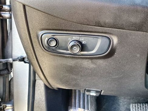 Used 2024 Chevrolet Equinox LT image 17