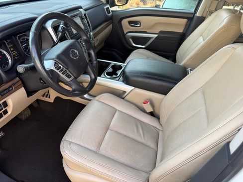 Used 2018 Nissan Titan SL image 12