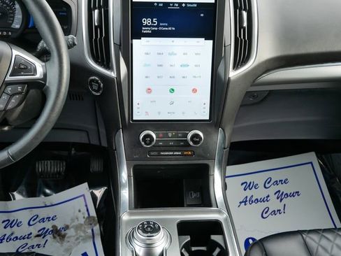 Used 2024 Ford Edge Titanium image 10