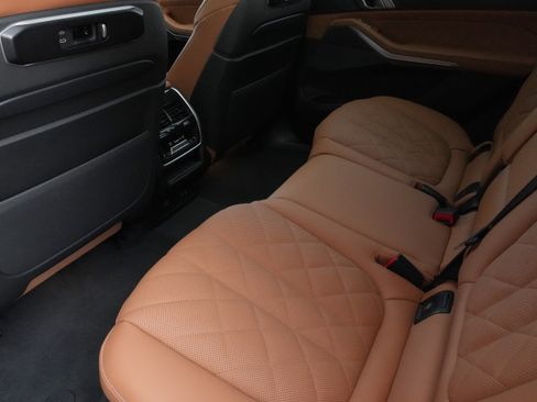 Used 2025 BMW X7 xDrive40i w/ M Sport Package AWD/4WD image 31
