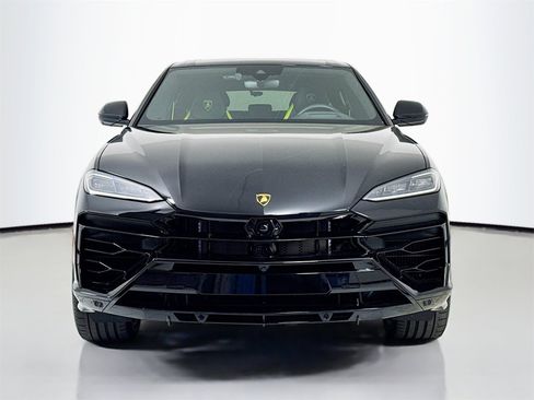 Used 2025 Lamborghini Urus SE image 2