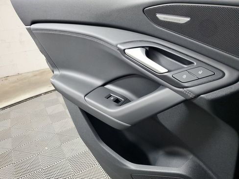 New 2025 Audi Q6 e-tron Premium Plus image 18