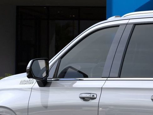 New 2026 Chevrolet Suburban High Country AWD/4WD image 13