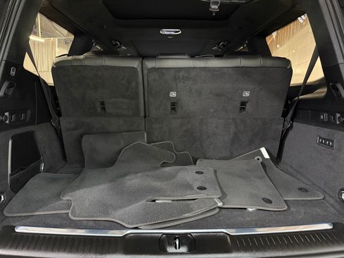 Used 2024 Jeep Grand Wagoneer Series III w/ HD Trailer Tow Package image 48