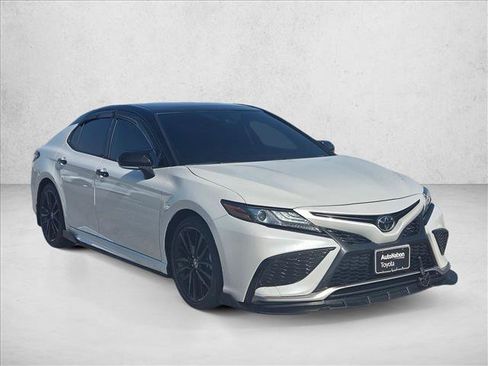 Used 2024 Toyota Camry XSE FWD image 3