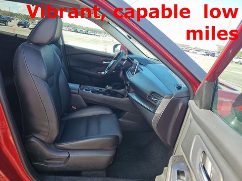 Used 2024 Nissan Rogue SV w/ SV Premium Package image 9