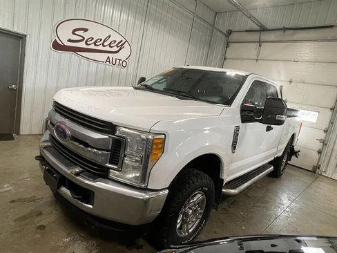 Used 2017 Ford F250 XLT image 2