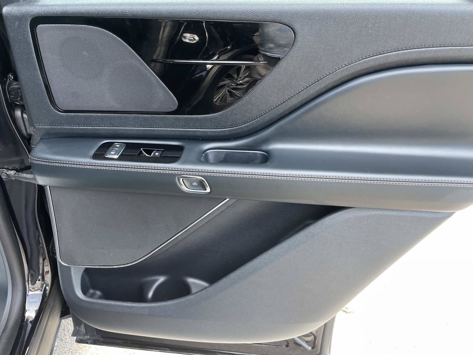 Certified 2026 Lincoln Aviator AWD image 13