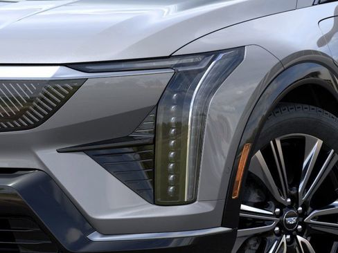 New 2026 Cadillac Optiq Luxury 2 image 10
