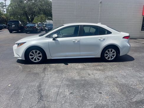 Used 2025 Toyota Corolla LE FWD image 2