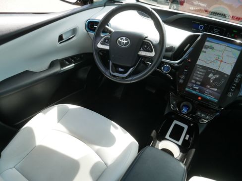 Used 2017 Toyota Prius Prime Advanced FWD image 9