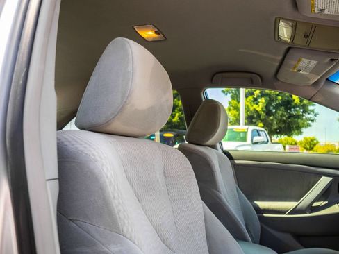 Used 2010 Toyota Camry LE FWD image 16