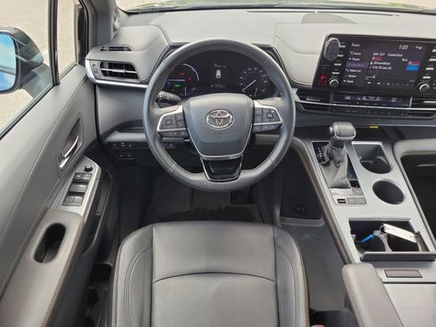 Used 2023 Toyota Sienna XLE Woodland Edition AWD/4WD image 14