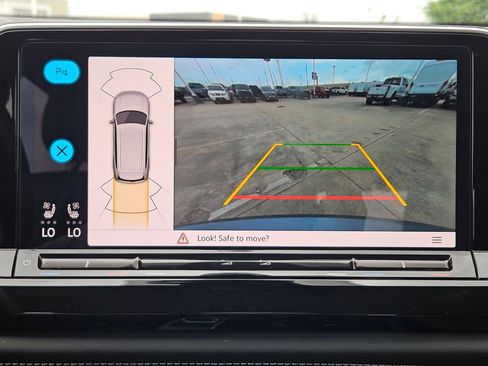 Used 2025 Volkswagen Atlas SE image 35