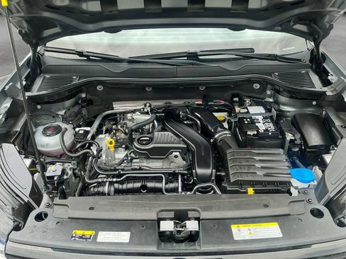 Used 2025 Volkswagen Taos SE FWD image 18