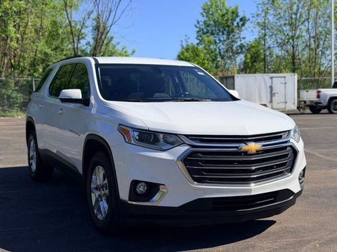 Used 2019 Chevrolet Traverse LT FWD image 3