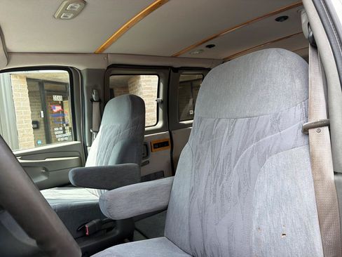 Used 2003 GMC Savana 1500 w/ Preferred Equipment Group 3 RWD image 13