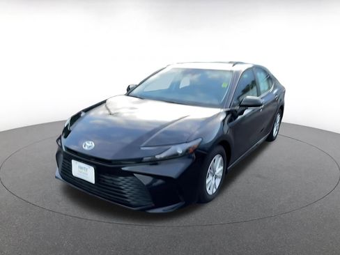 Used 2025 Toyota Camry LE image 7