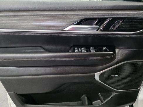 Used 2023 Jeep Wagoneer Series III w/ Preferred Equipment Group image 10