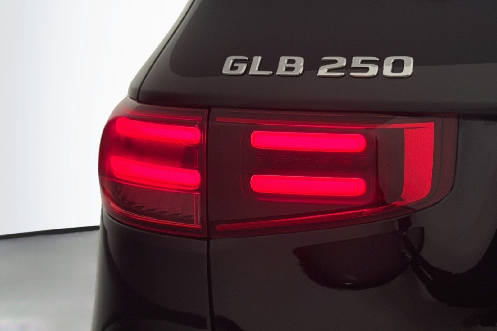 Used 2024 Mercedes-Benz GLB 250 4MATIC image 17