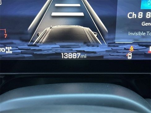 Used 2025 Chevrolet Suburban RST image 11