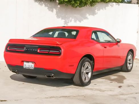 Used 2021 Dodge Challenger SXT image 7