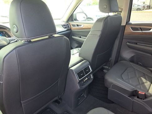 New 2026 Volkswagen Atlas SE image 26