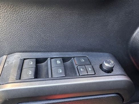 Used 2017 Toyota Tacoma SR5 image 13