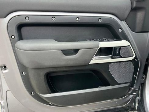 Used 2022 Land Rover Defender 110 X-Dynamic SE AWD/4WD image 17