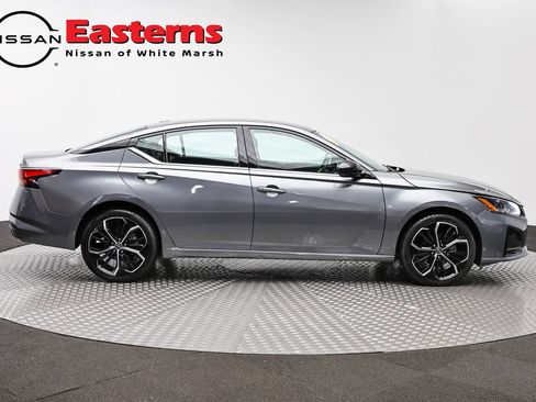 Used 2023 Nissan Altima 2.5 SR AWD/4WD image 4