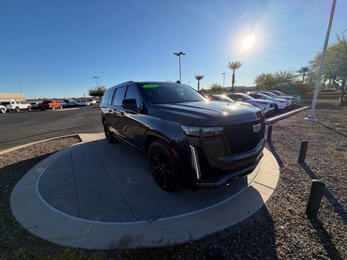 Used 2023 Cadillac Escalade ESV Sport Platinum w/ LPO, ONYX Package image 3