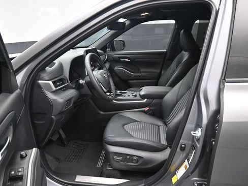 Certified 2026 Toyota Highlander XSE AWD/4WD image 9