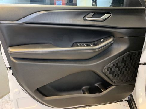 Used 2023 Jeep Grand Cherokee Altitude image 14