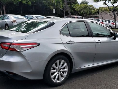 Used 2018 Toyota Camry LE FWD image 6