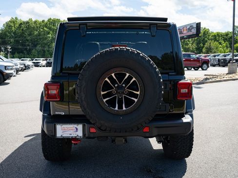 Used 2024 Jeep Wrangler Unlimited Rubicon AWD/4WD image 8
