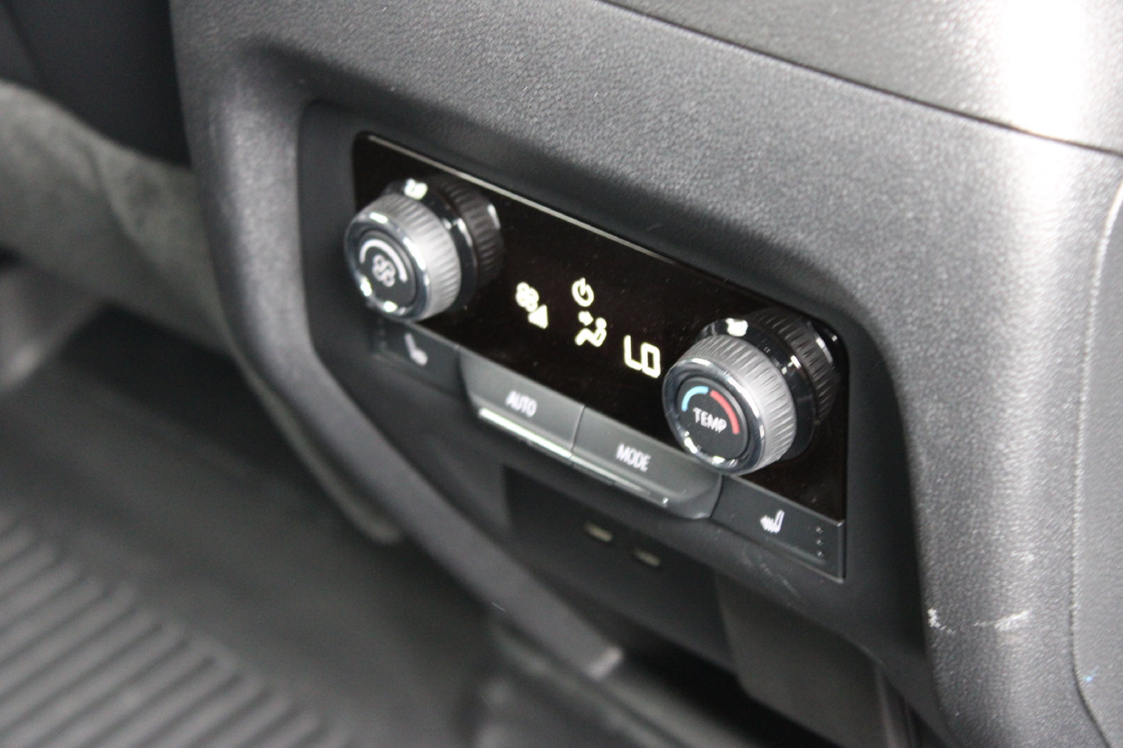 New 2026 Chevrolet Traverse RS w/ LPO, Floor Liner Package FWD image 27