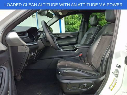Used 2023 Jeep Grand Cherokee Altitude AWD/4WD image 13