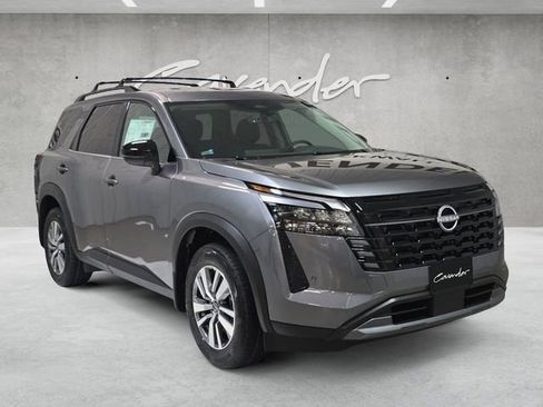 New 2026 Nissan Pathfinder SL FWD image 2