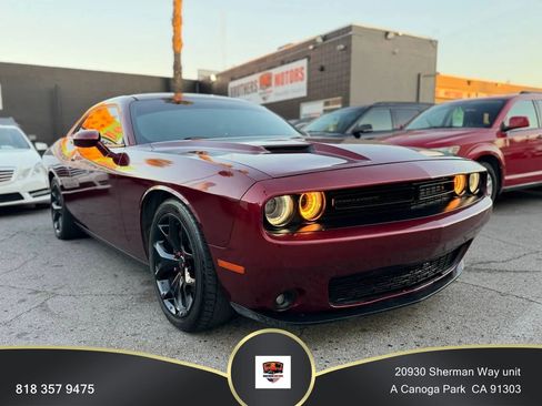 Used 2017 Dodge Challenger SXT Plus image 1