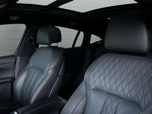 Used 2024 BMW X6 M60i image 2