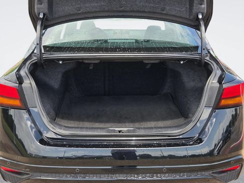 Used 2025 Nissan Altima 2.5 SV FWD image 11