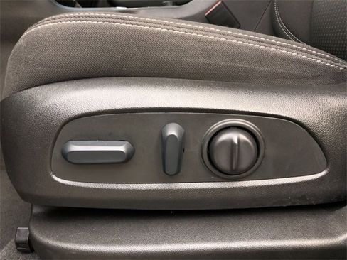 Used 2022 GMC Terrain SLE w/ Driver Convenience Package image 20