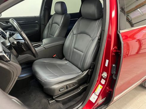 Used 2024 Buick Enclave Premium image 24