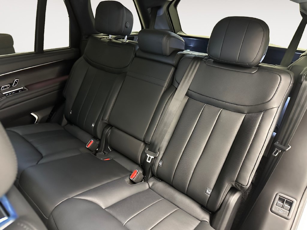 New 2026 Land Rover Range Rover Long Wheelbase SE AWD/4WD image 13