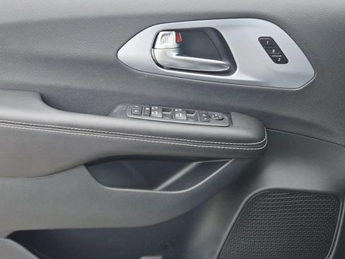 New 2026 Chrysler Pacifica Limited w/ S Appearance Package FWD image 32